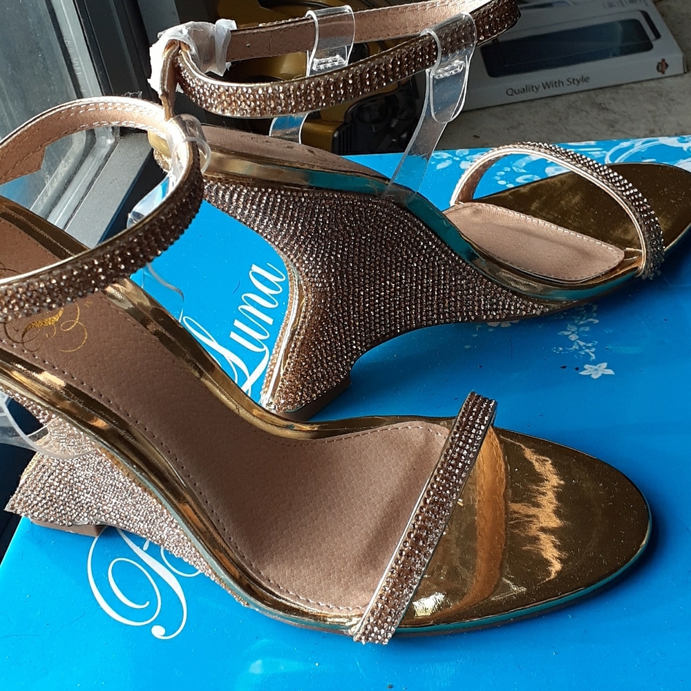 SHOES/HEELS BRAND NEW